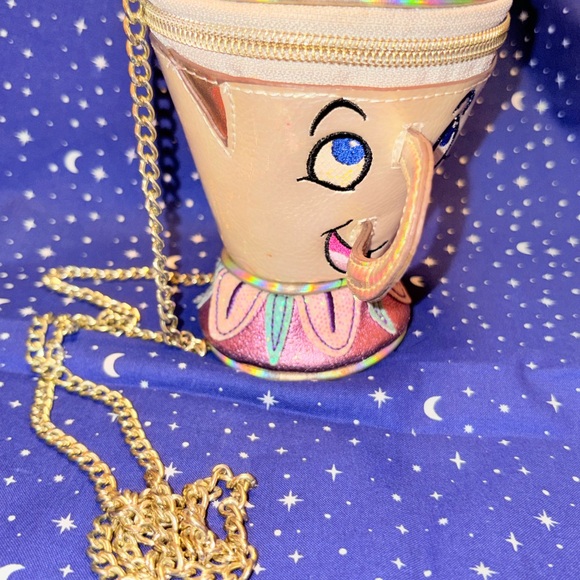 Chip Teacup Crossbody Bag with Gold Chain - Picture 6 of 7